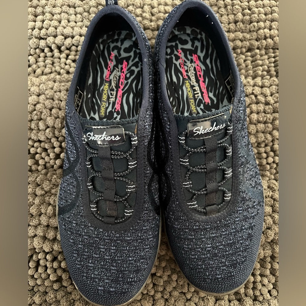 Skechers navy slip on sneakers